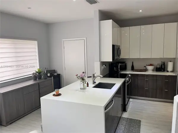 4746 Lago Vista Dr, Coconut Creek, FL 33073