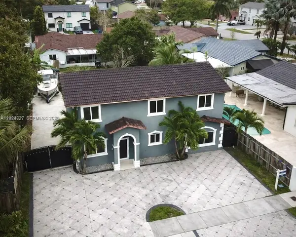 15302 SW 180th Ter, Miami, FL 33187