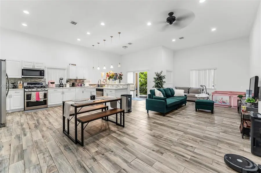 2804 Washington Dr, Fort Lauderdale, FL 33311 - #3