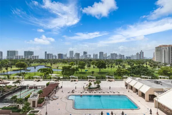20301 W Country Club Dr #825, Aventura, FL 33180