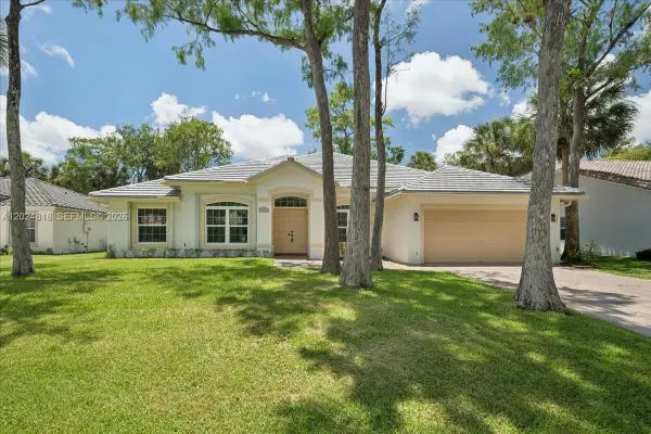 6508 NW 54th Ct, Lauderhill, FL 33319