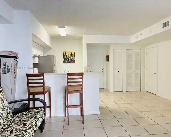 5085 NW 7th St #909, Miami, FL 33126