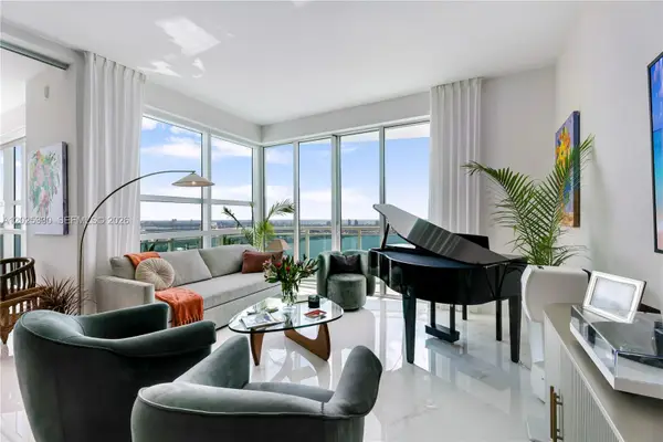 950 Brickell Bay Dr #5210, Miami, FL 33131