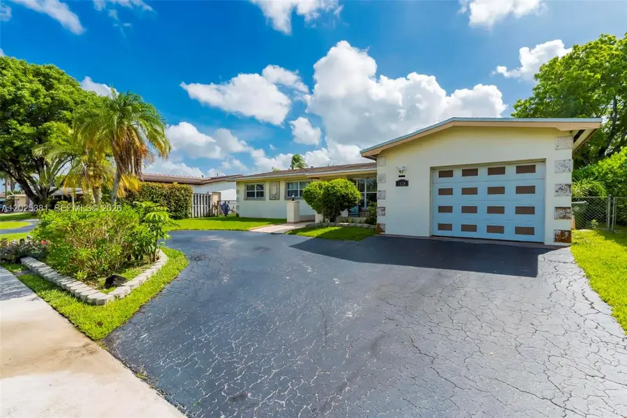 1620 NW 122nd Ave, Pembroke Pines, FL 33026 - #2