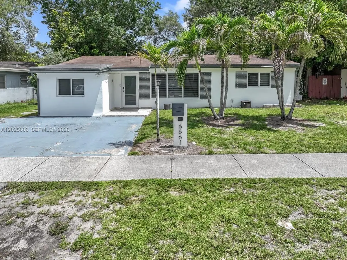 6661 Douglas St, Hollywood, FL 33024 - #1
