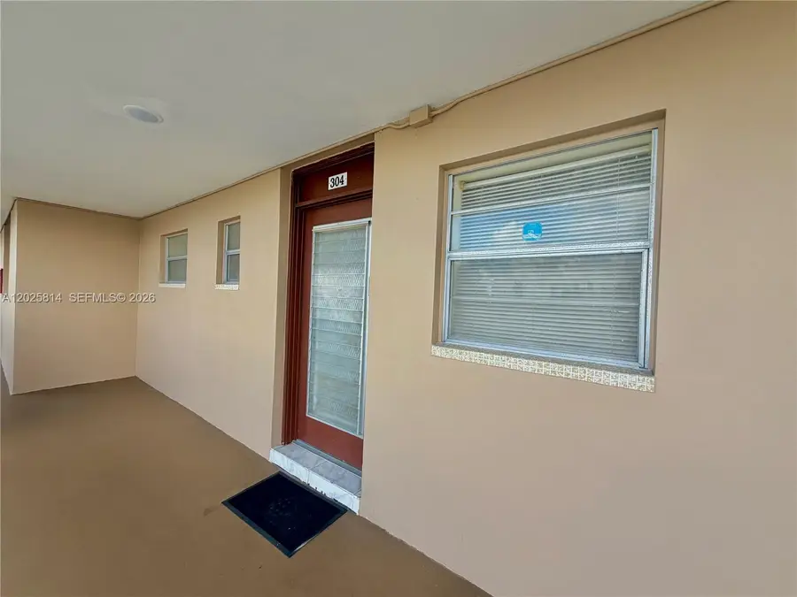 2901 NW 46th Ave #304, Lauderdale Lakes, FL 33313 - #2
