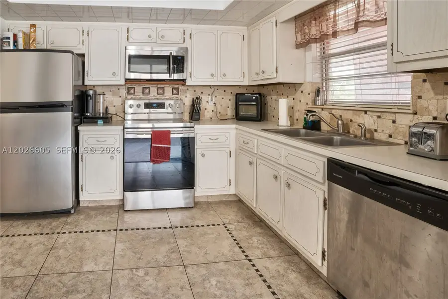 180 NE 12th Ave #18C, Hallandale Beach, FL 33009 - #3