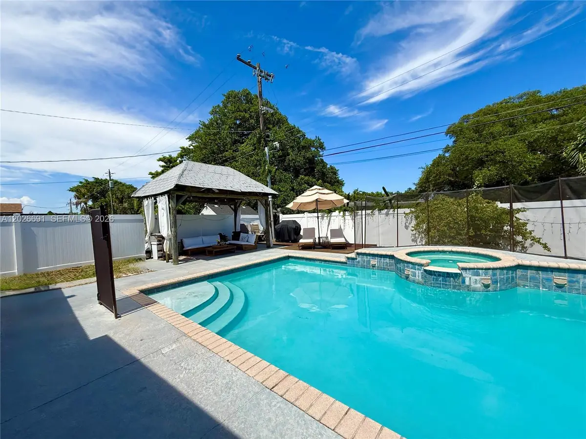 411 SW 10th Ter, Hallandale Beach, FL 33009 - #1