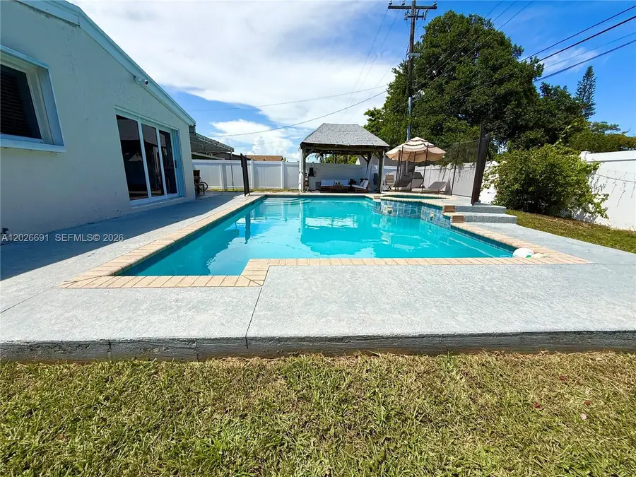 411 SW 10th Ter, Hallandale Beach, FL 33009 - #2