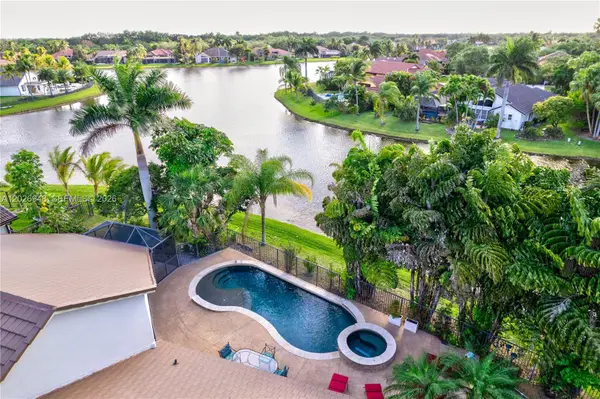 1087 Deerwood Ln, Weston, FL 33326