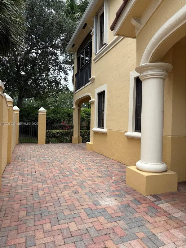 1695 Passion Vine Cir #22-1, Weston, FL 33326