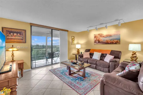 900 Saint Charles Place #PH9, Pembroke Pines, FL 33026