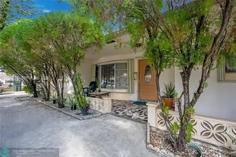 1109 NE 4th Ct, Hallandale Beach, FL 33009 - #1