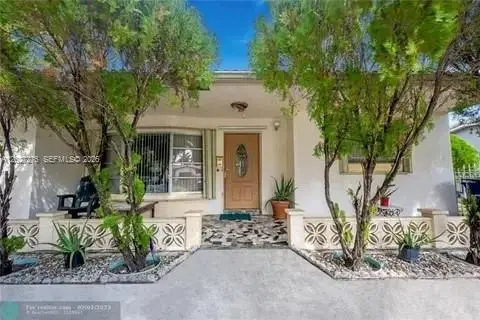 1109 NE 4th Ct, Hallandale Beach, FL 33009 - #2