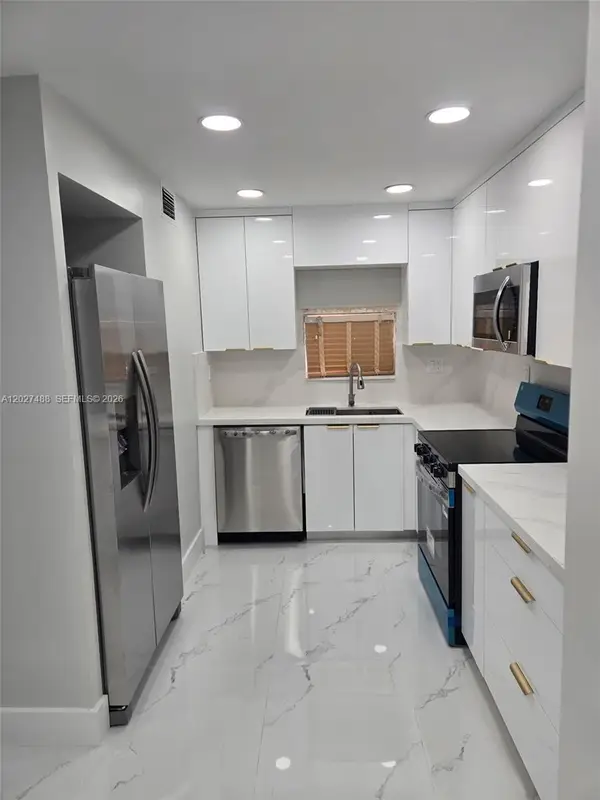 700 S Hollybrook Dr #207, Pembroke Pines, FL 33025