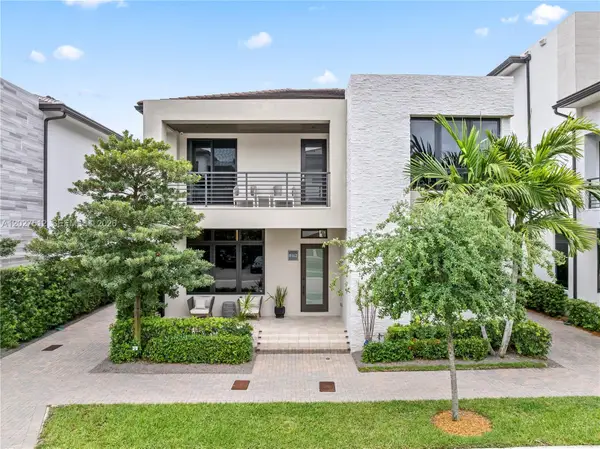 8162 NW 48th Ter, Doral, FL 33166
