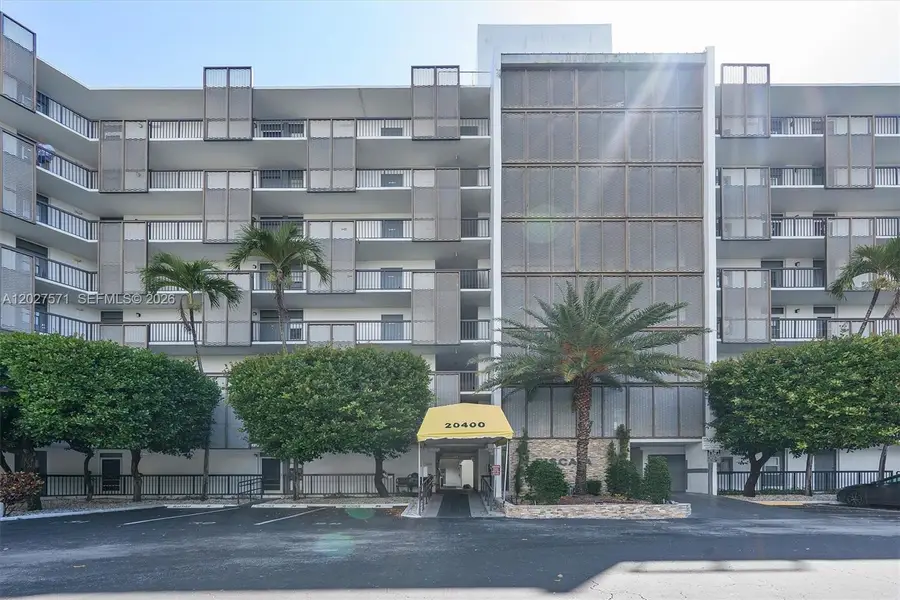 20400 W Country Club Dr #214, Aventura, FL 33180 - #2