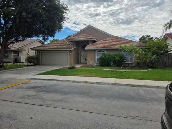 701 SW 93rd Ave, Pembroke Pines, FL 33025
