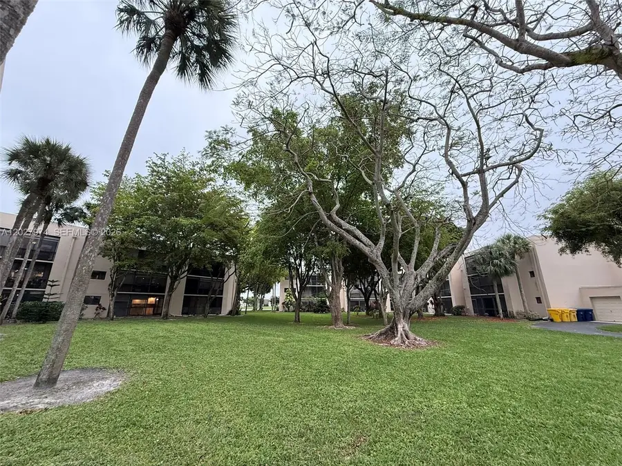 5220 Las Verdes Cir #114, Delray Beach, FL 33484 - #3