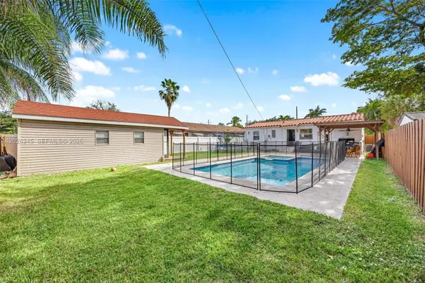 2215 Cleveland St, Hollywood, FL 33020