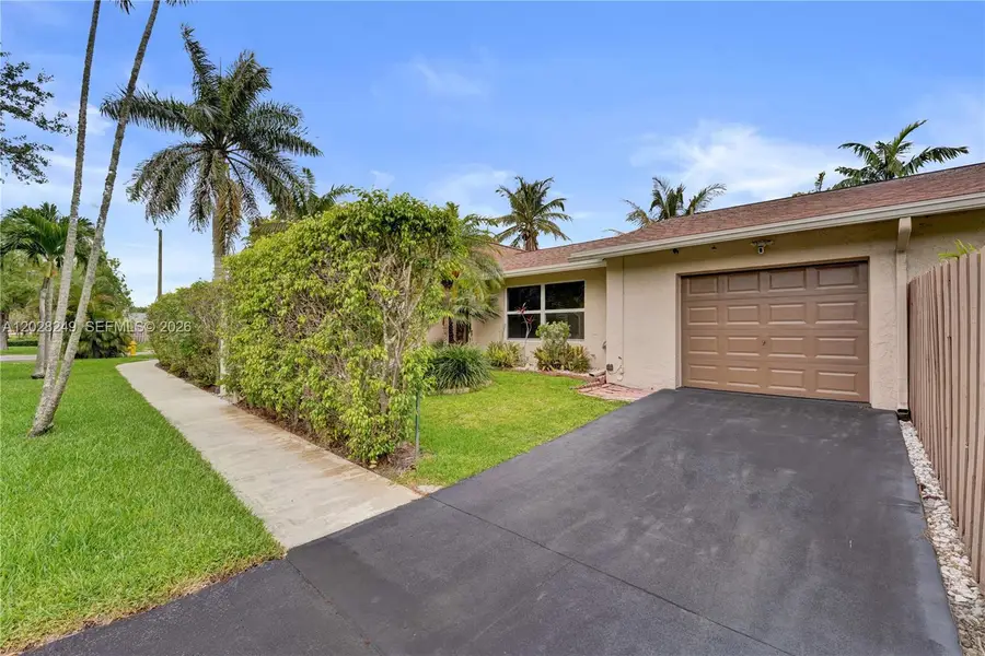 417 SE 4th St, Dania Beach, FL 33004 - #3