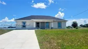 9019 E Crow Cir, La Belle, FL 33935