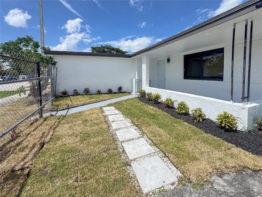 212 NW 28th Way, Fort Lauderdale, FL 33311 - #3
