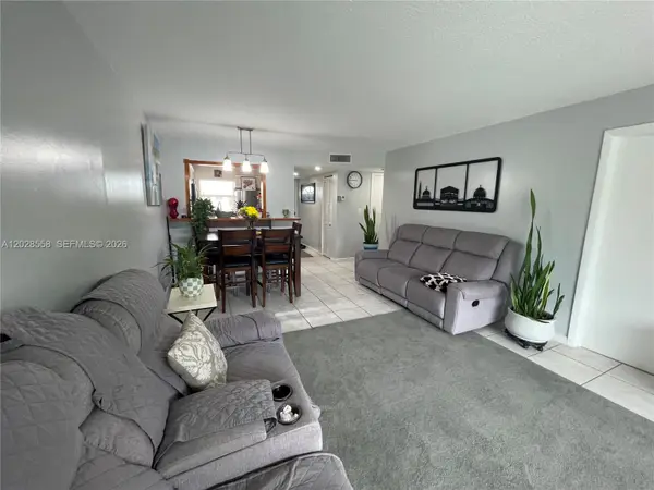 9281 Sunrise Lakes Blvd #209, Sunrise, FL 33322