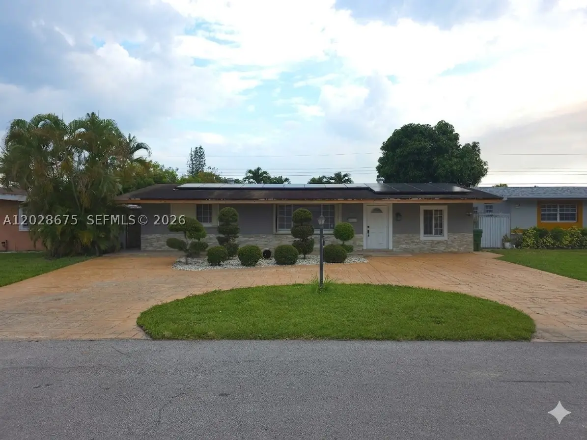 8420 NW 10th St, Pembroke Pines, FL 33024 - #1