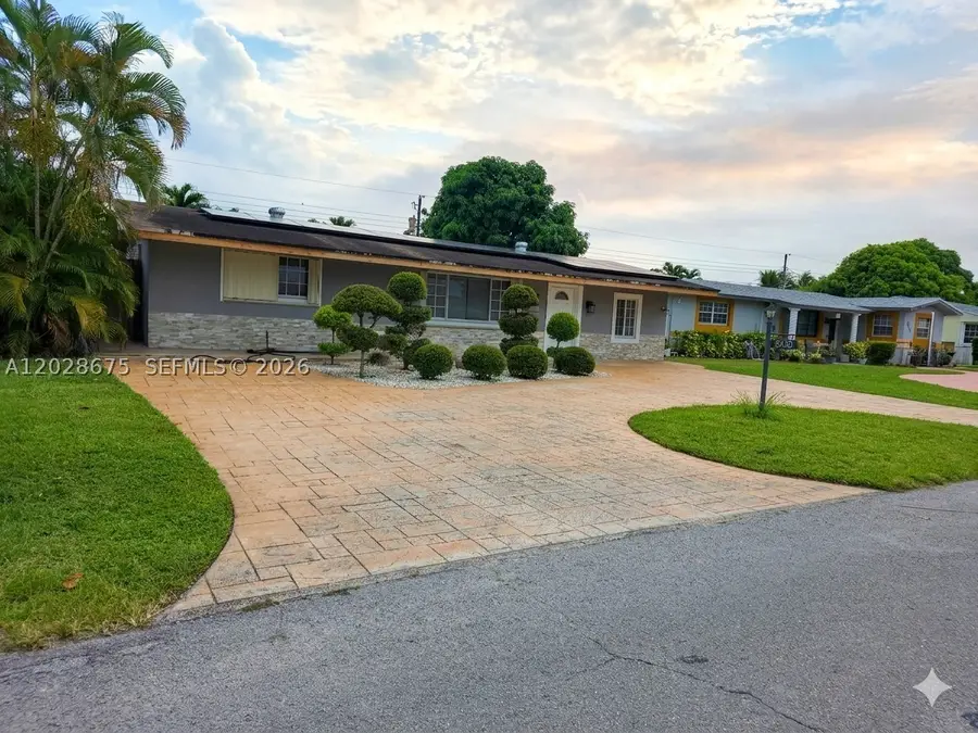 8420 NW 10th St, Pembroke Pines, FL 33024 - #2