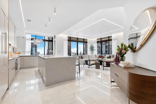 88 SW 7th St #4001, Miami, FL 33130