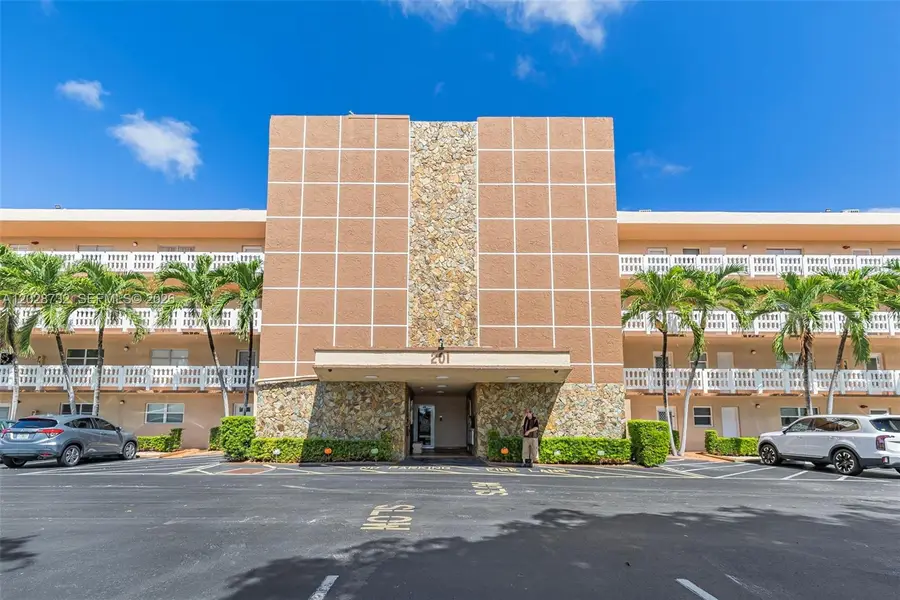 201 SE 11th Ter #102, Dania Beach, FL 33004 - #2