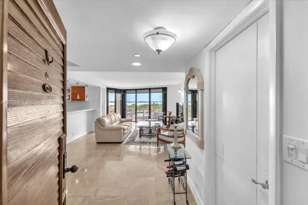 2000 Towerside Ter #908, Miami, FL 33138