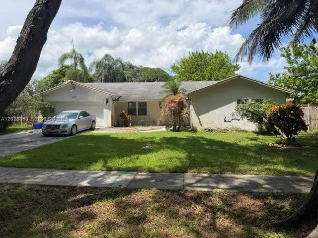 2015 Pinehurst Dr, West Palm Beach, FL 33407 - #1