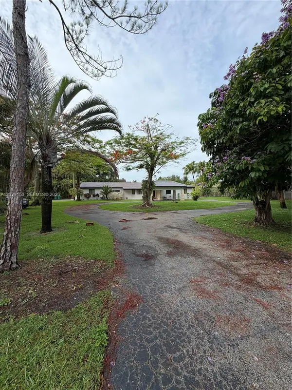 10350 SW 128th St, Miami, FL 33176