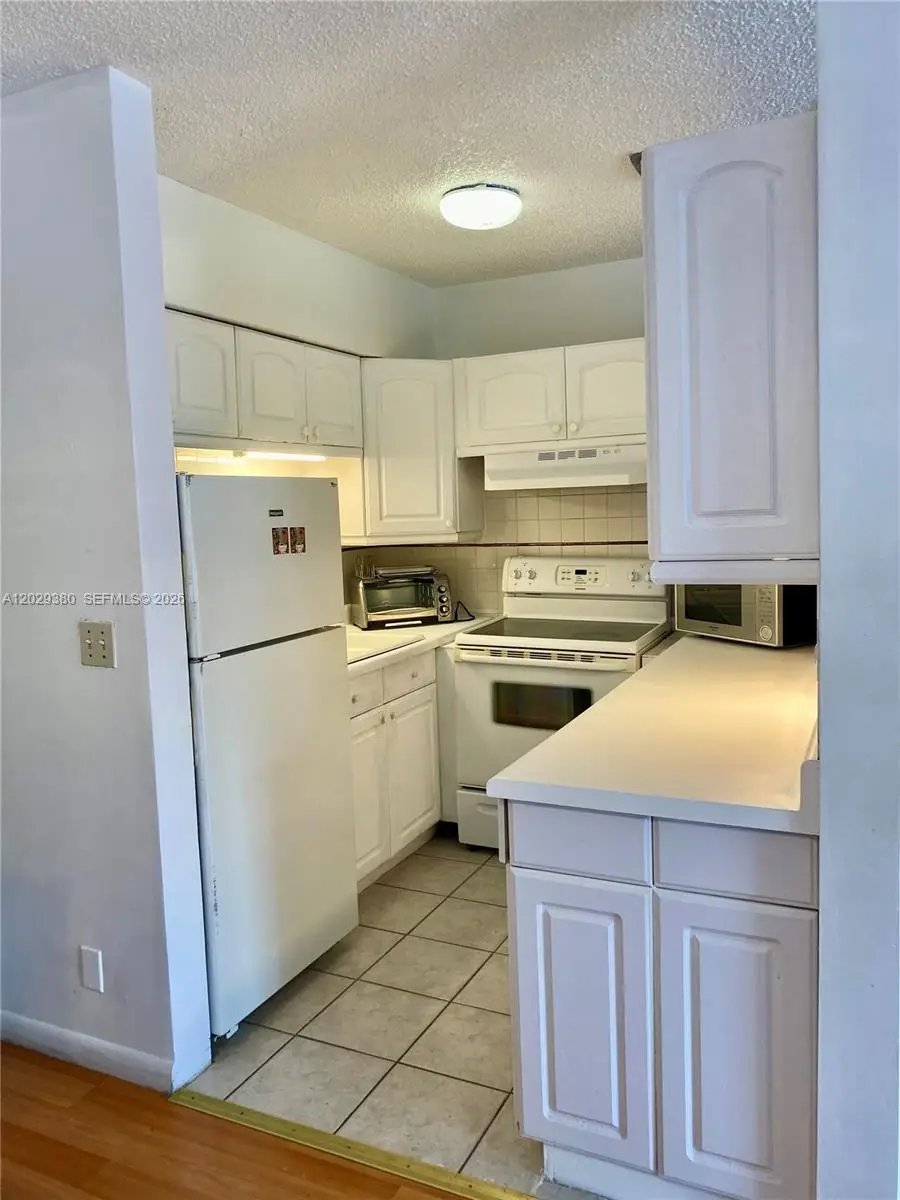 820 SW 11th Ave #15B, Hallandale Beach, FL 33009 - #3