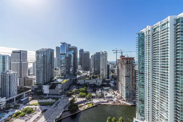 350 S Miami Ave #3914, Miami, FL 33130