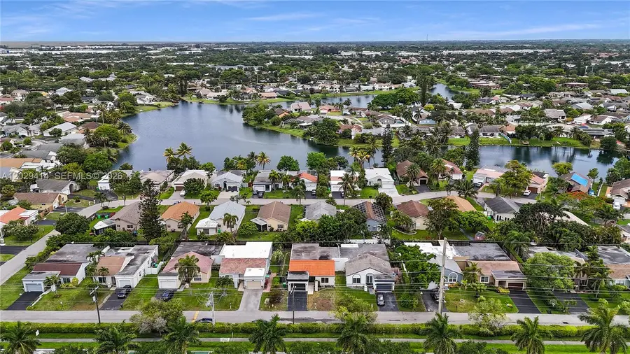 9661 NW 44th Ct, Sunrise, FL 33351 - #2