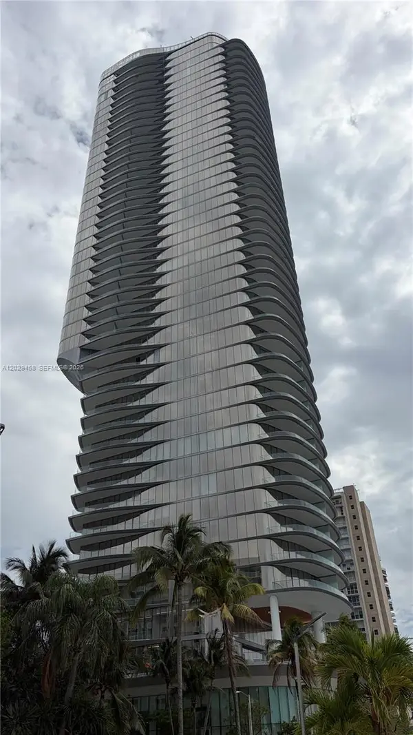 150 Se 25th Rd, Miami, FL 33131