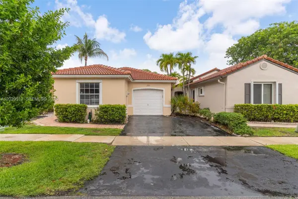 17953 SW 11th St, Pembroke Pines, FL 33029