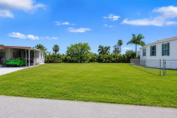8520 SW 21st Ct, Davie, FL 33324