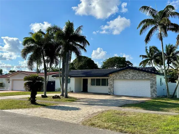 5424 Garfield St, Hollywood, FL 33021