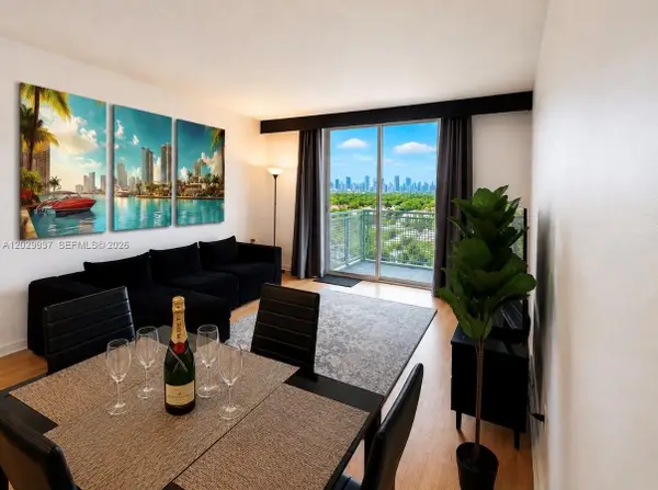 900 SW 8th St #1103, Miami, FL 33130