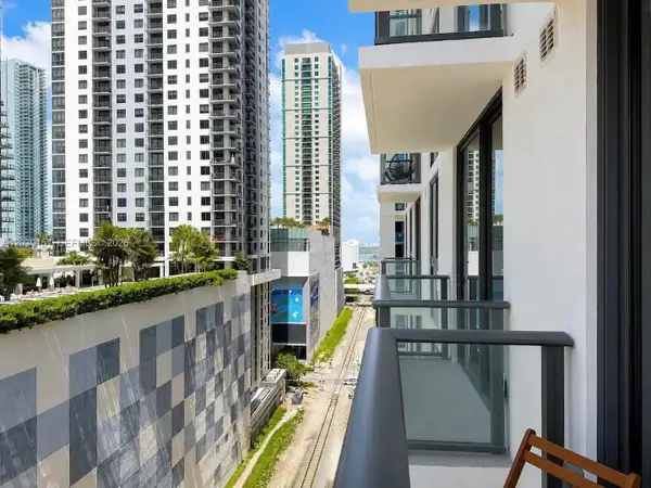 11 NE 6th St #1212, Miami, FL 33132