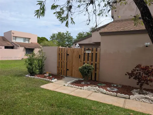 1300 NW 122nd Ter, Pembroke Pines, FL 33026