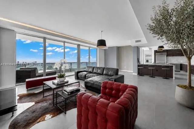 900 Biscayne Blvd #PH6205, Miami, FL 33132 - #2