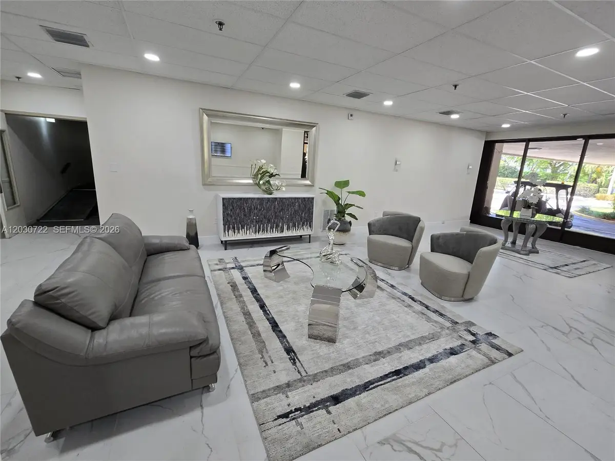 900 NE 195th St #215, Miami, FL 33179 - #1