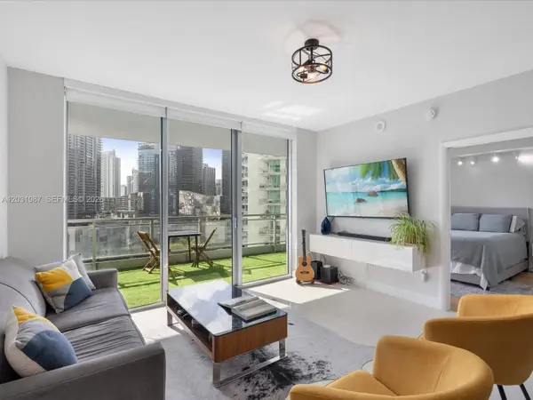 90 SW 3rd St #2015, Miami, FL 33130