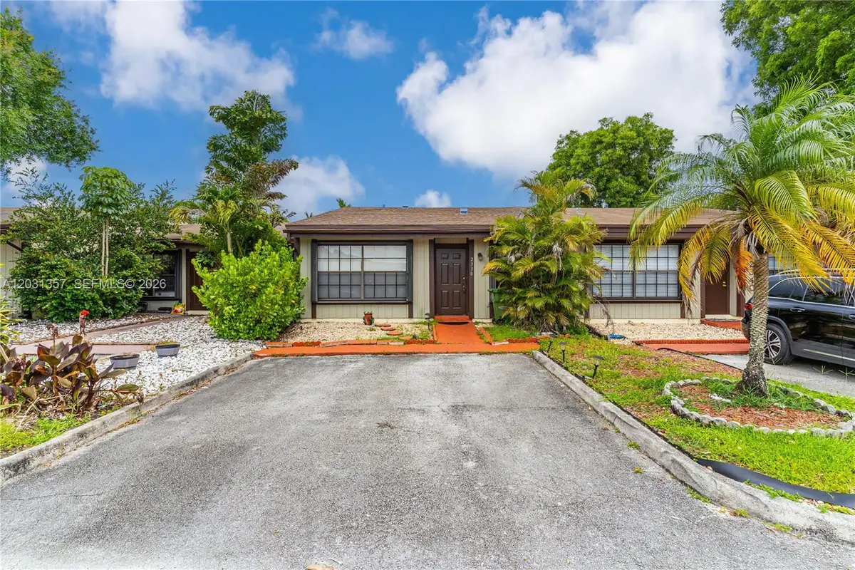 2330 Plum Ct, Pembroke Pines, FL 33026 - #1