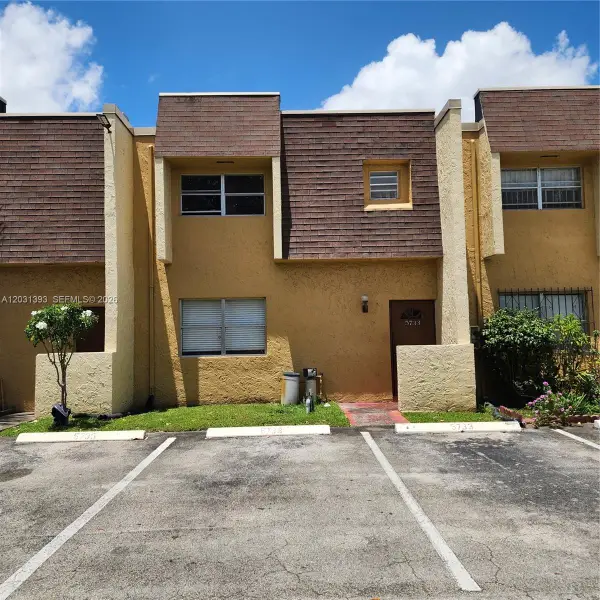 5733 Blueberry Ct, Lauderhill, FL 33313